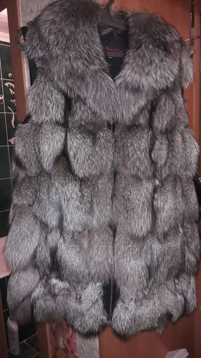 Продам жилетку меховую
