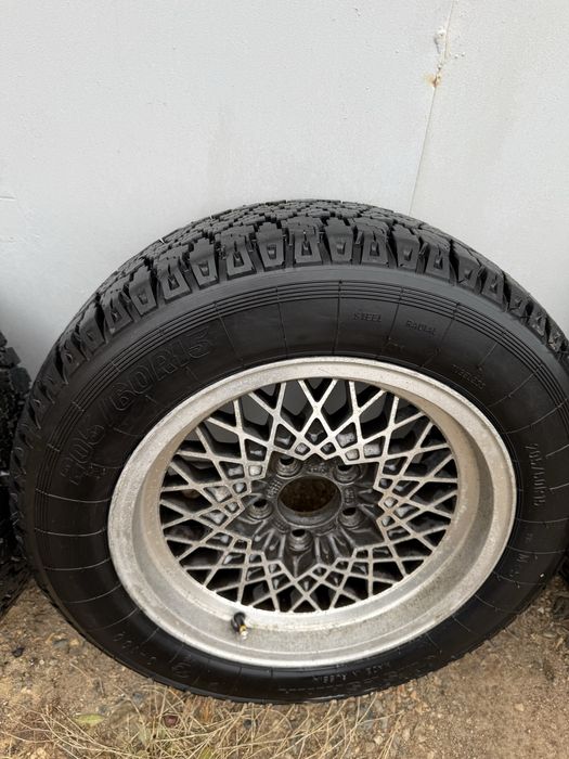 Продам комплект дисков с зимней резиной размер 205/60R15
