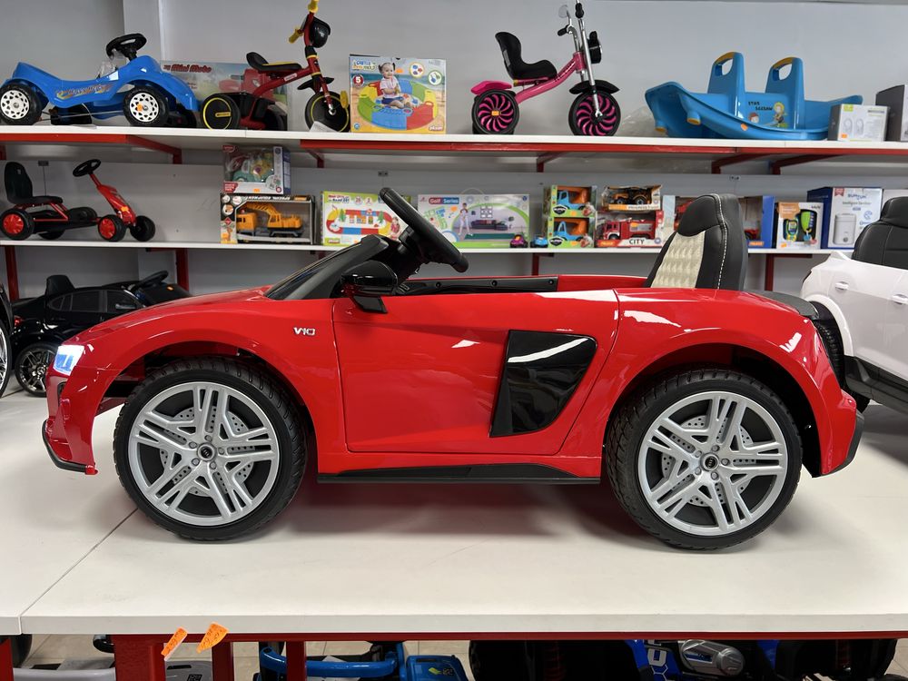 Детска акумулаторна кола Audi R8