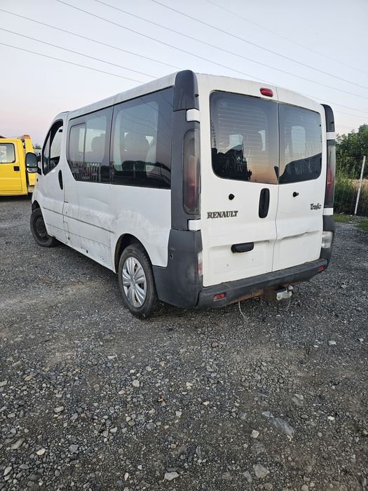 Dezmembrez vand piese renault trafic 1,9 dci