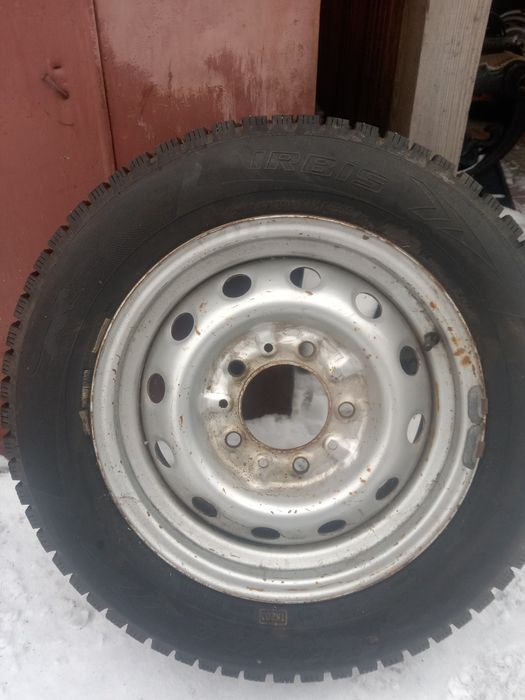 Продам зимнию резину,с дисками  R195/65/15