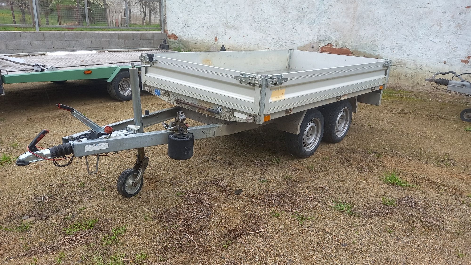 Remorca 1200kg platforma cu grilaj metalic