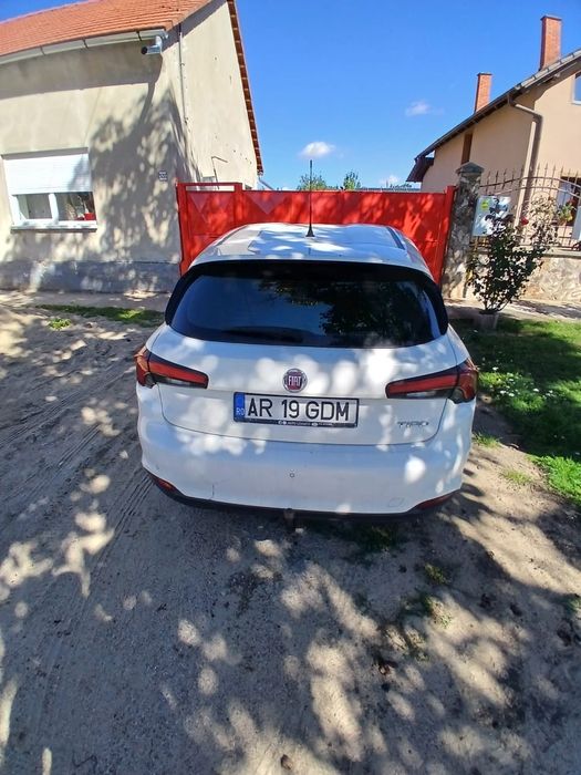 Vand mașina Fiat