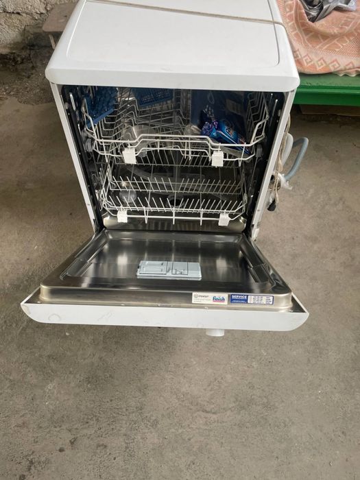 Посудамоющая машина InDeSIT