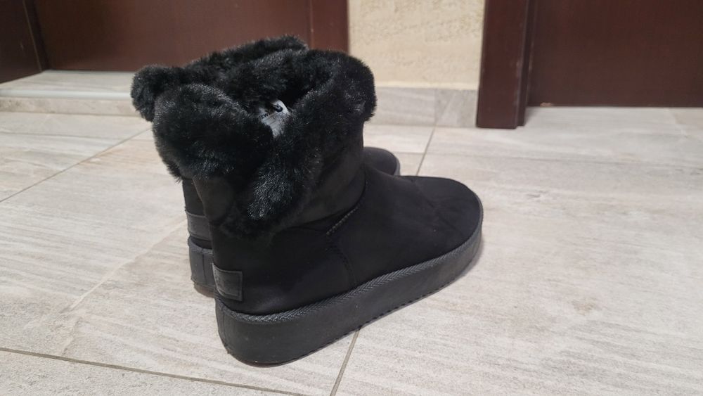 Дамски пухени боти