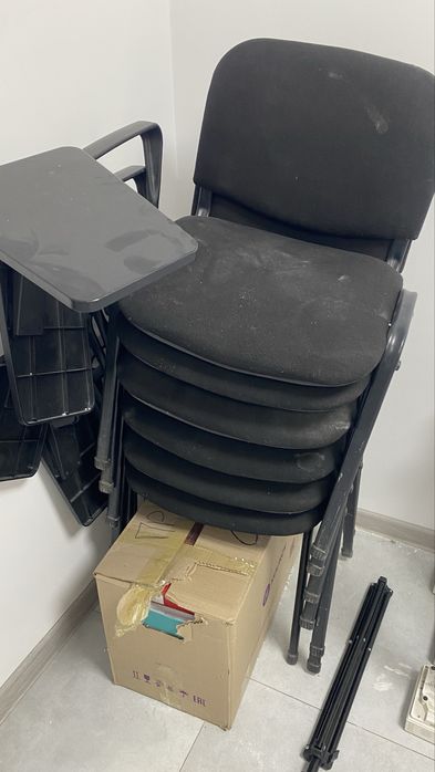 6 стульев офисные с столиками