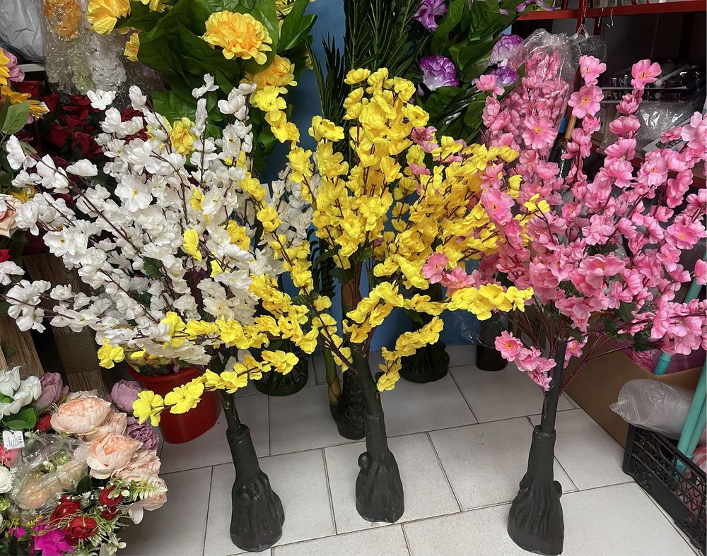 Изкуствени цветя и дръвчета