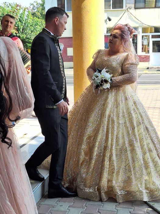 Rochie de mireasa,aurie!