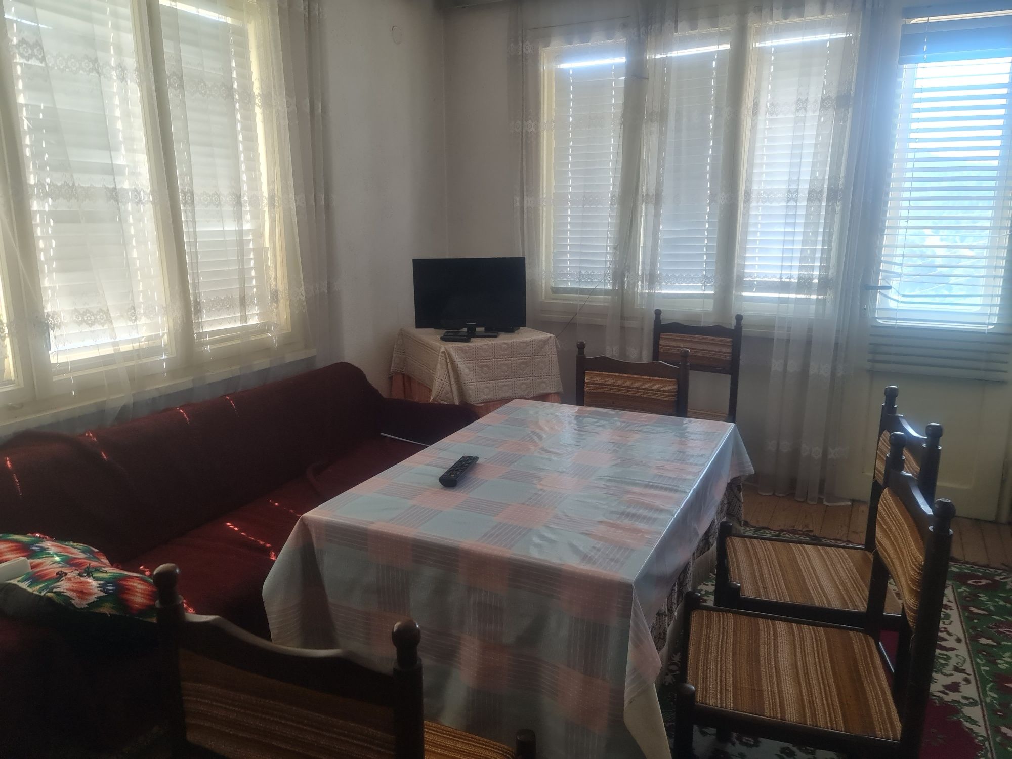 Продавам къща 286 кв.м. РЗП в с.Момчиловци