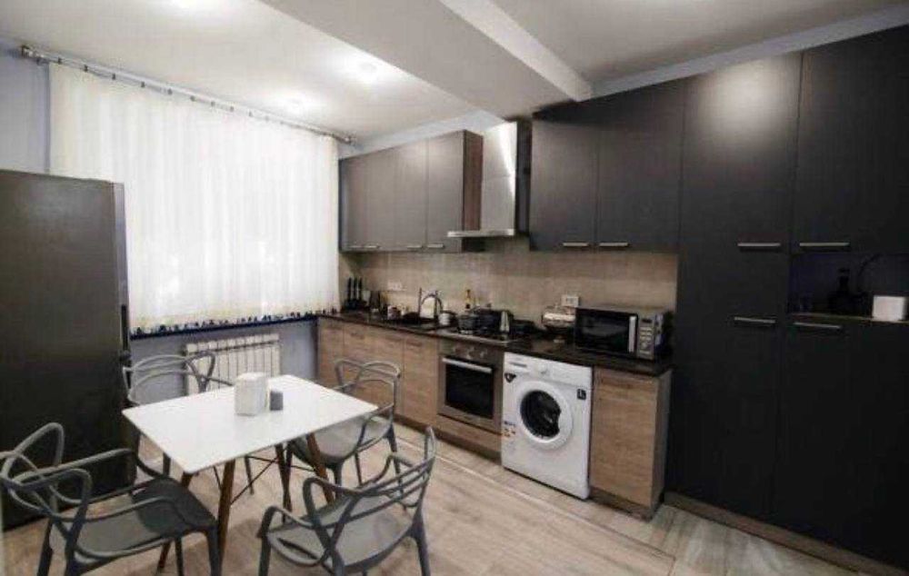 Сдаётся квартира 2-х комнатная  на Мирзо-Улугбекский 304*