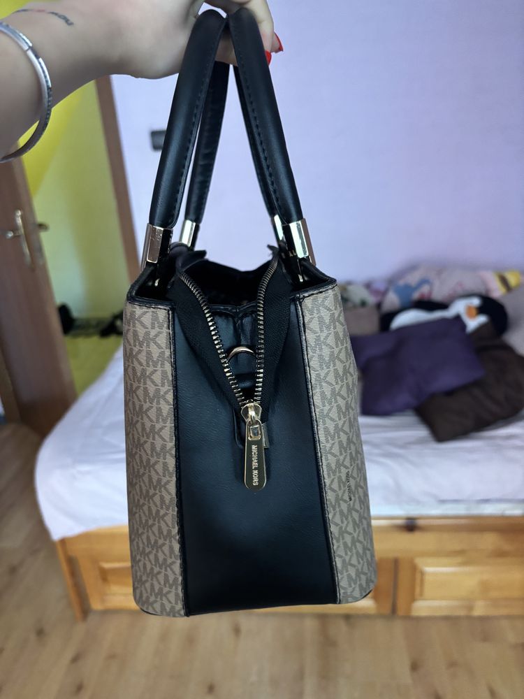 Чанта michael kors бежова