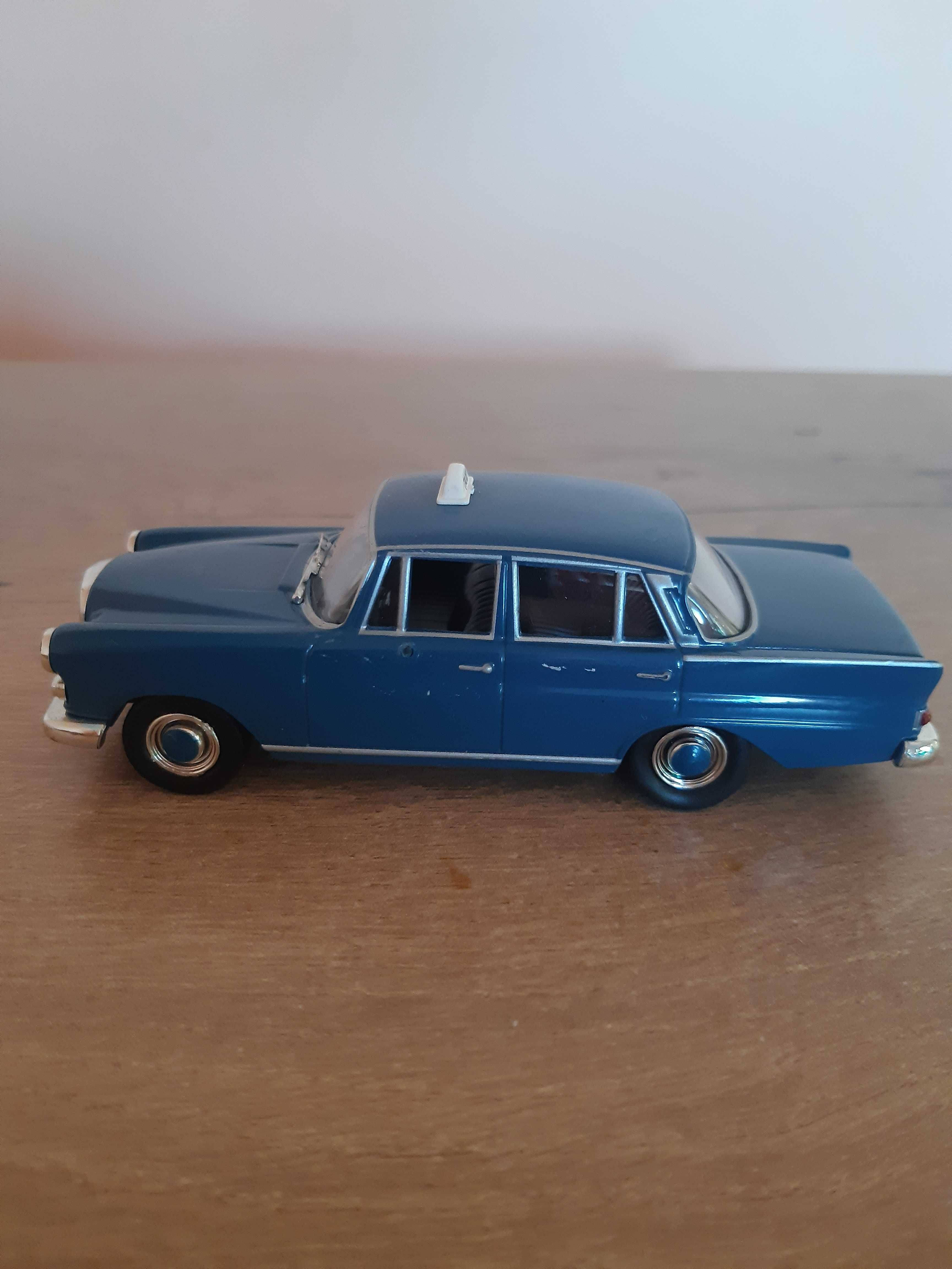 Колекционерска количка Mercedes-Benz 300SE Конска глава