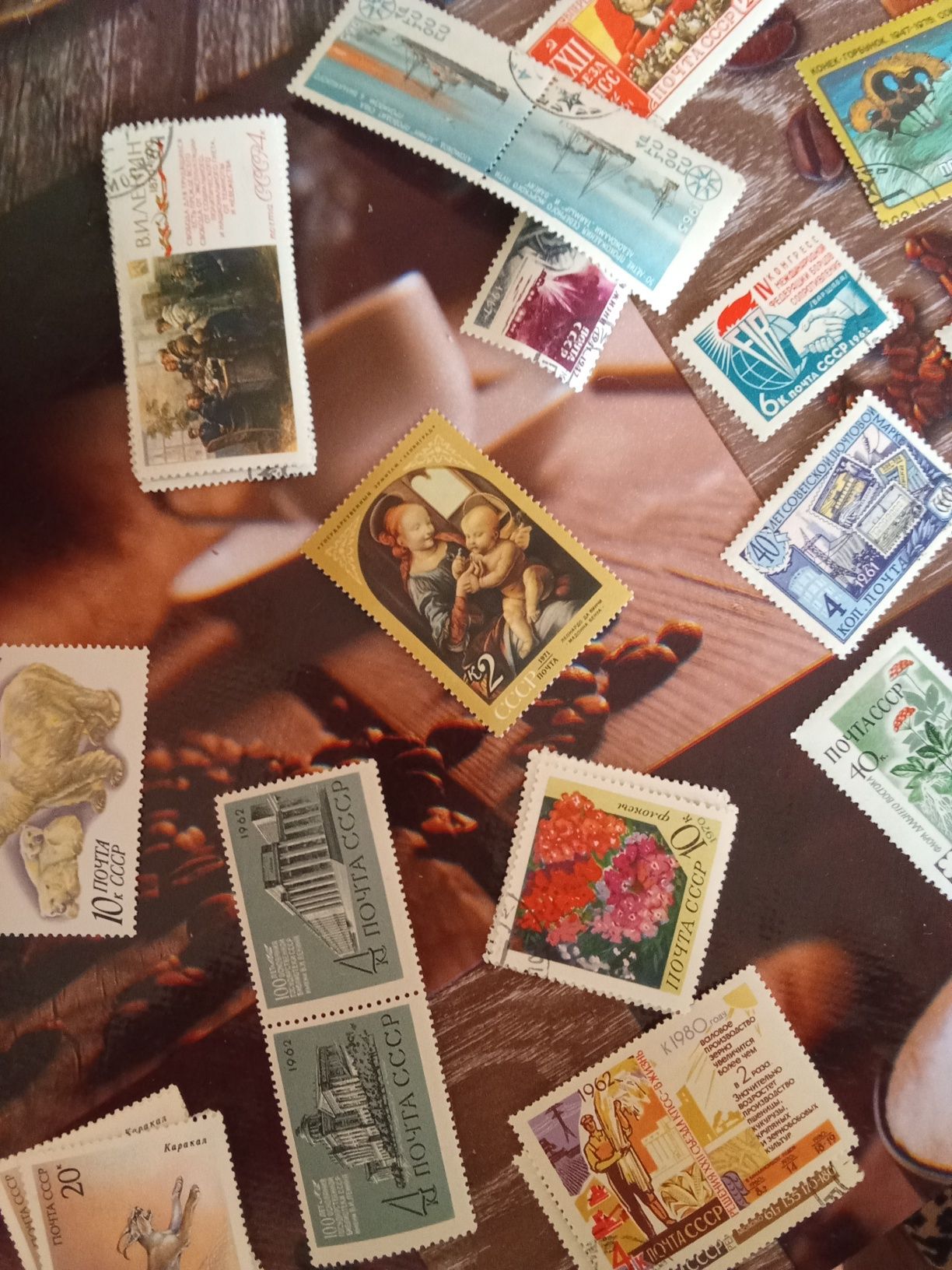 Продаю почтовые марки разных стран.