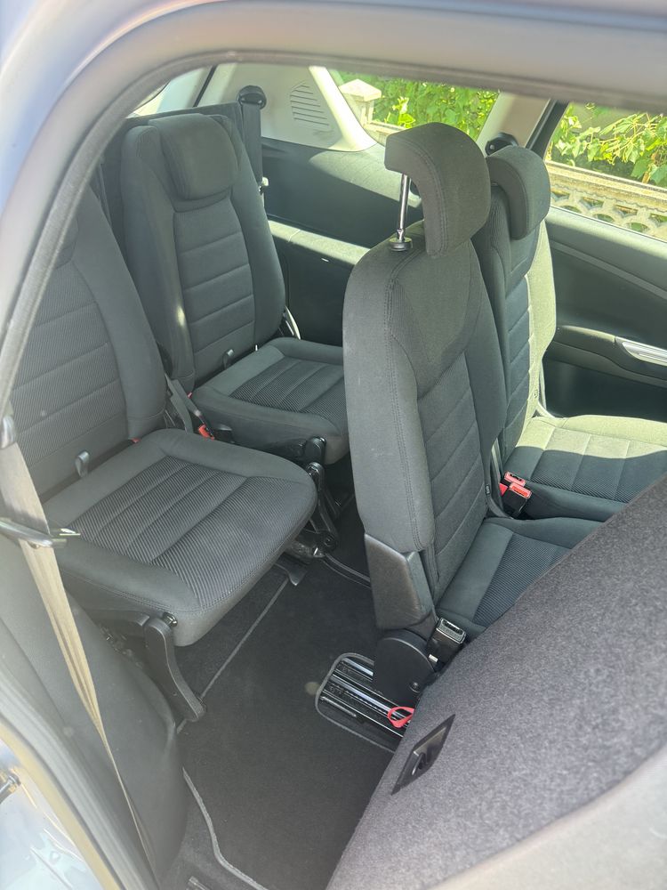Ford x max 7 locuri