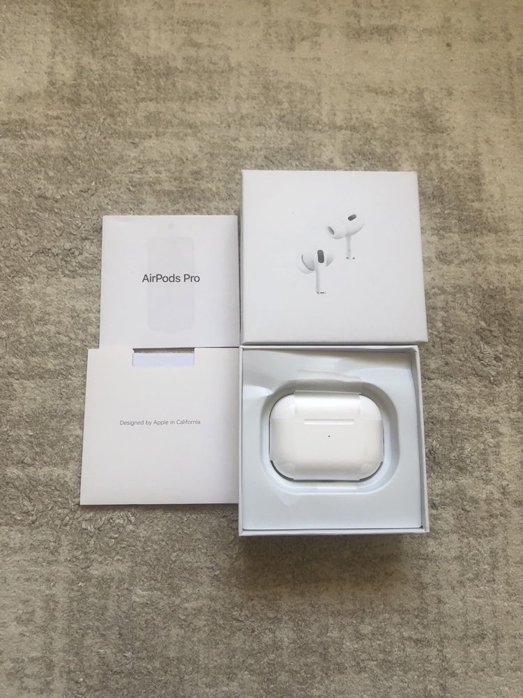 AirPods 2 Pro (Cu toate accesorile)