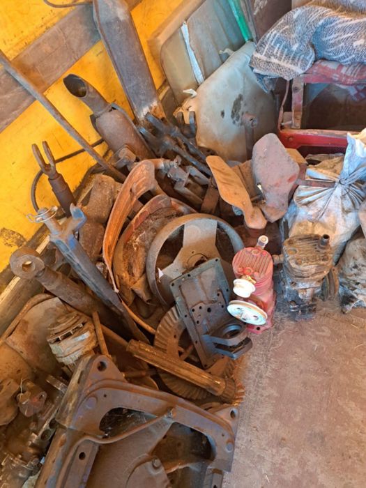 Vând diverse piese pentru tractor u650