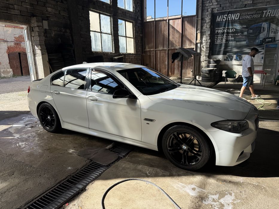 Vnad bmw f10 2015 2.0d 190 cai maina merge foarte bine fac schib
