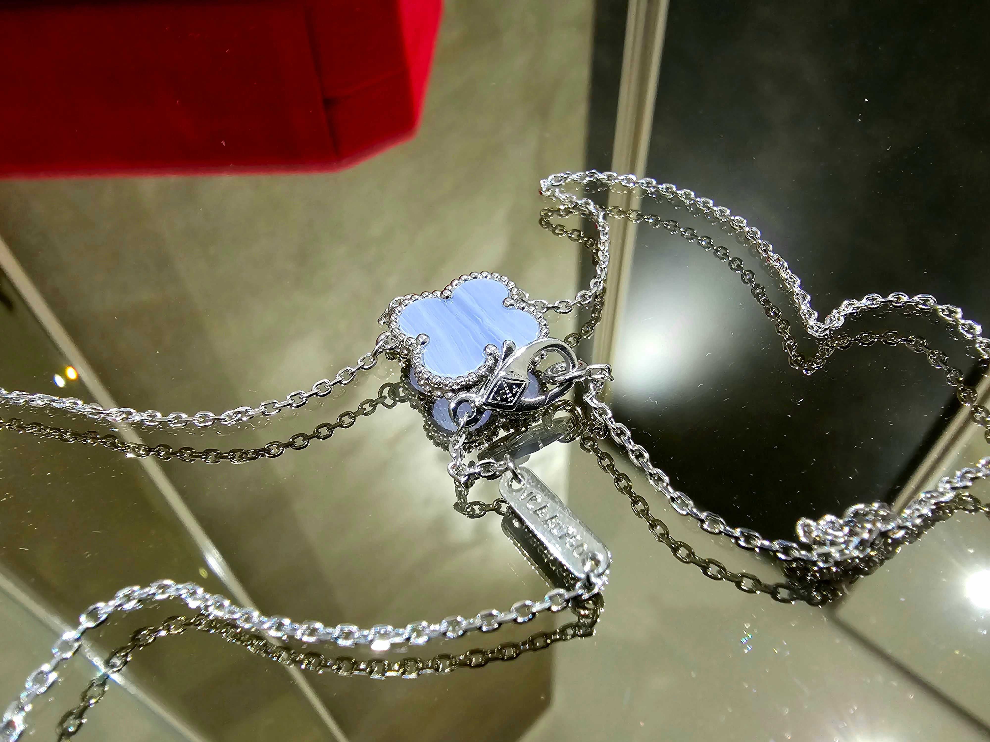 Van Cleef & Arpels VCA Silver Chalcedony Alhambra Clover Дамско Колие