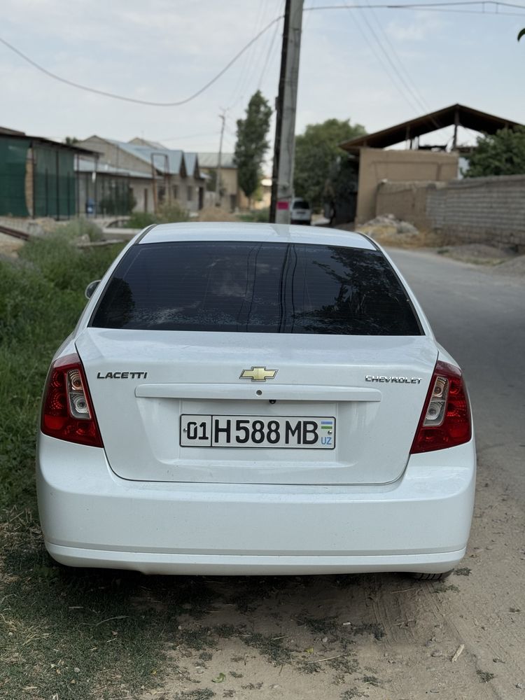 Lacetti 1.8litr xolati yaxshi