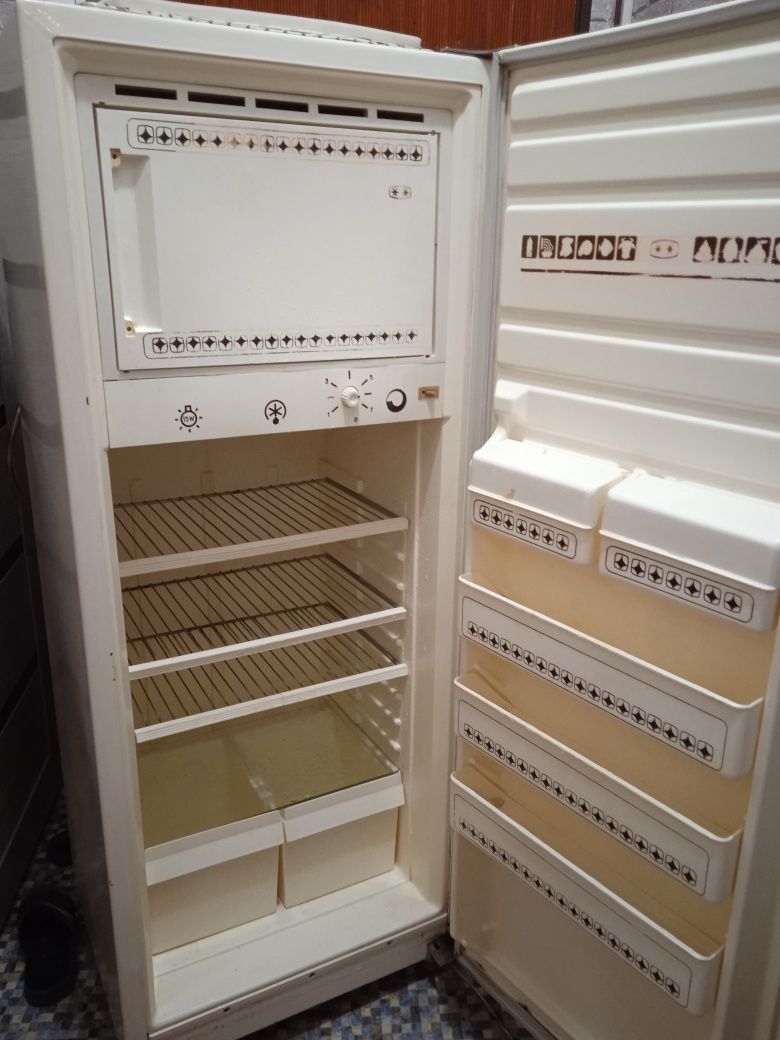 Срочно продам холодильник  (б/у)