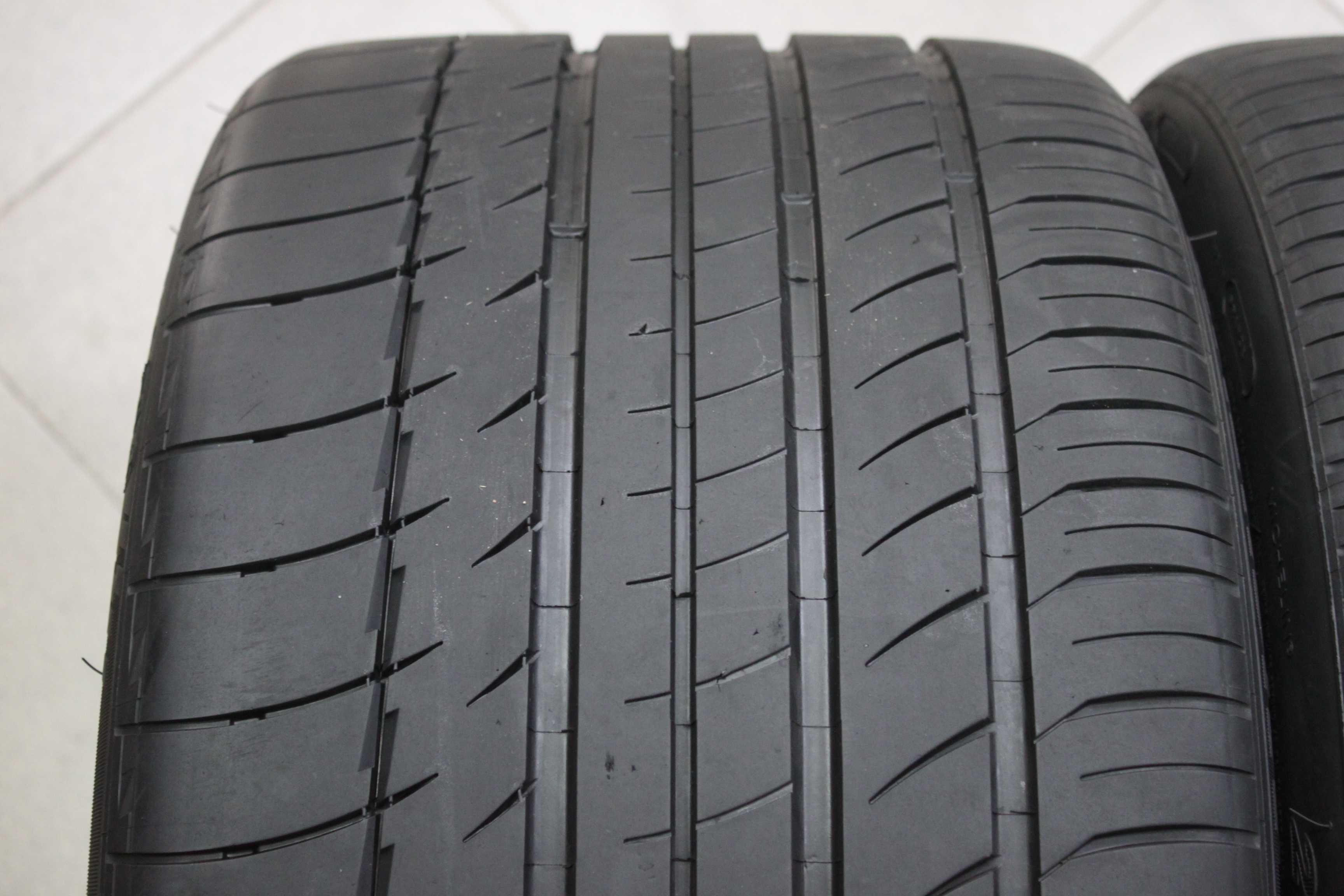 295/30-18 Michelin