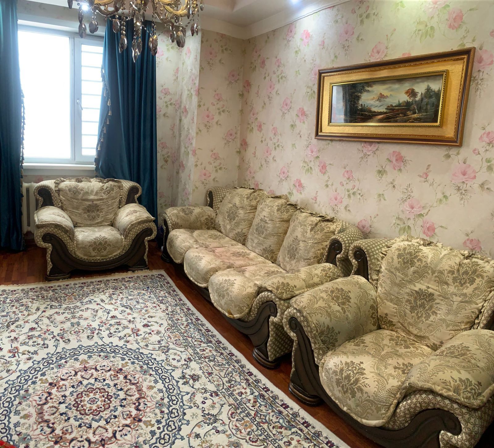 Продам диван среднем состоянии