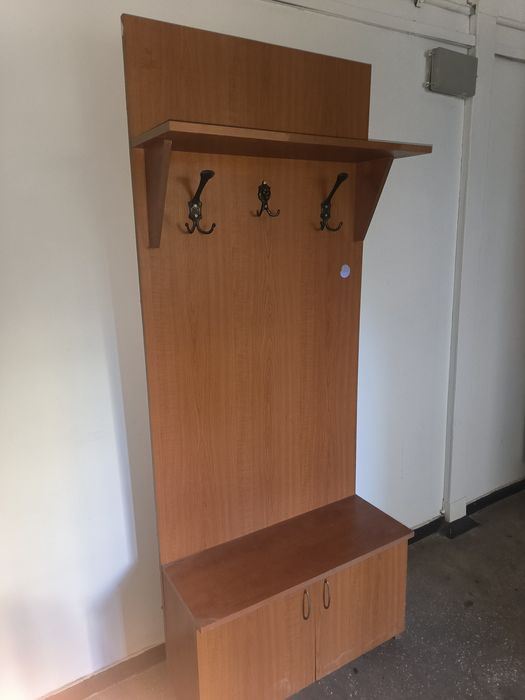 Cuier corp mobilier hol cu usi jos