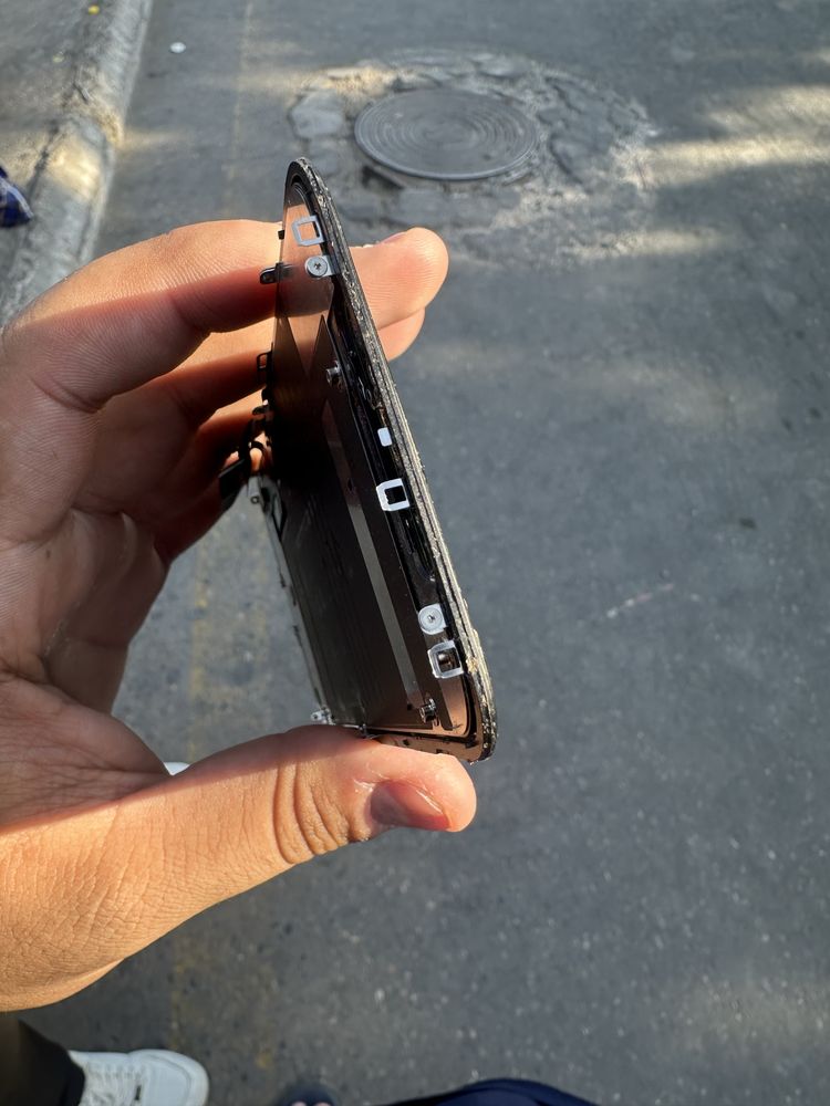 Iphone 11 ekran arginal  yuz min som