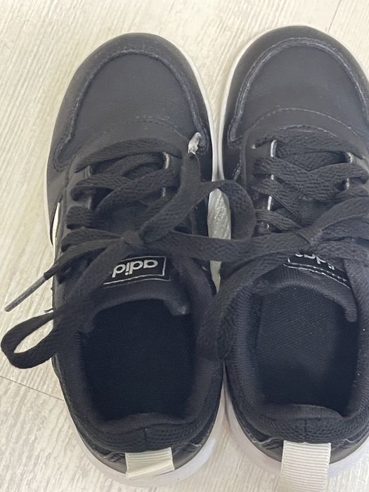 Продавам детски маратонки Adidas  28 1/2