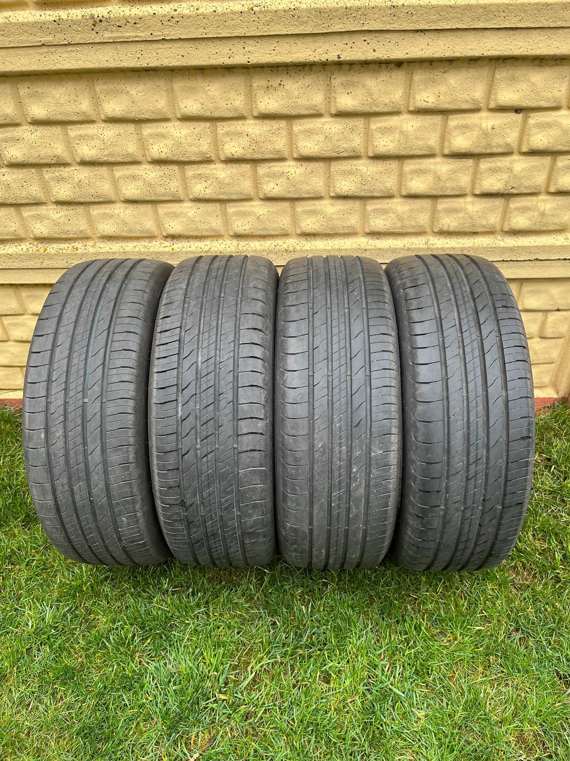 Гуми Brigdestone Efficient Grip performance 2 215/55/18 99V DOT 4923