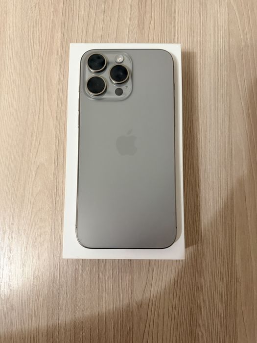 Продам iPhone 15 Pro Max Natural Titan