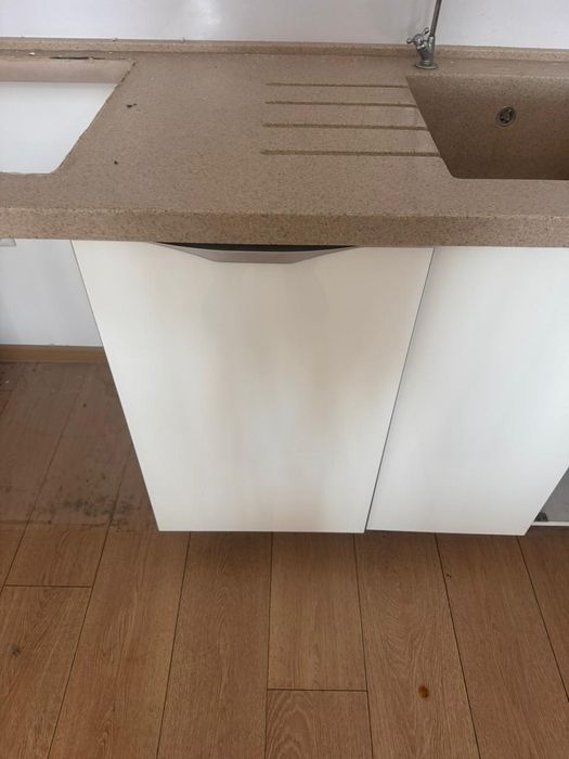 Продаю посудомоечную машину