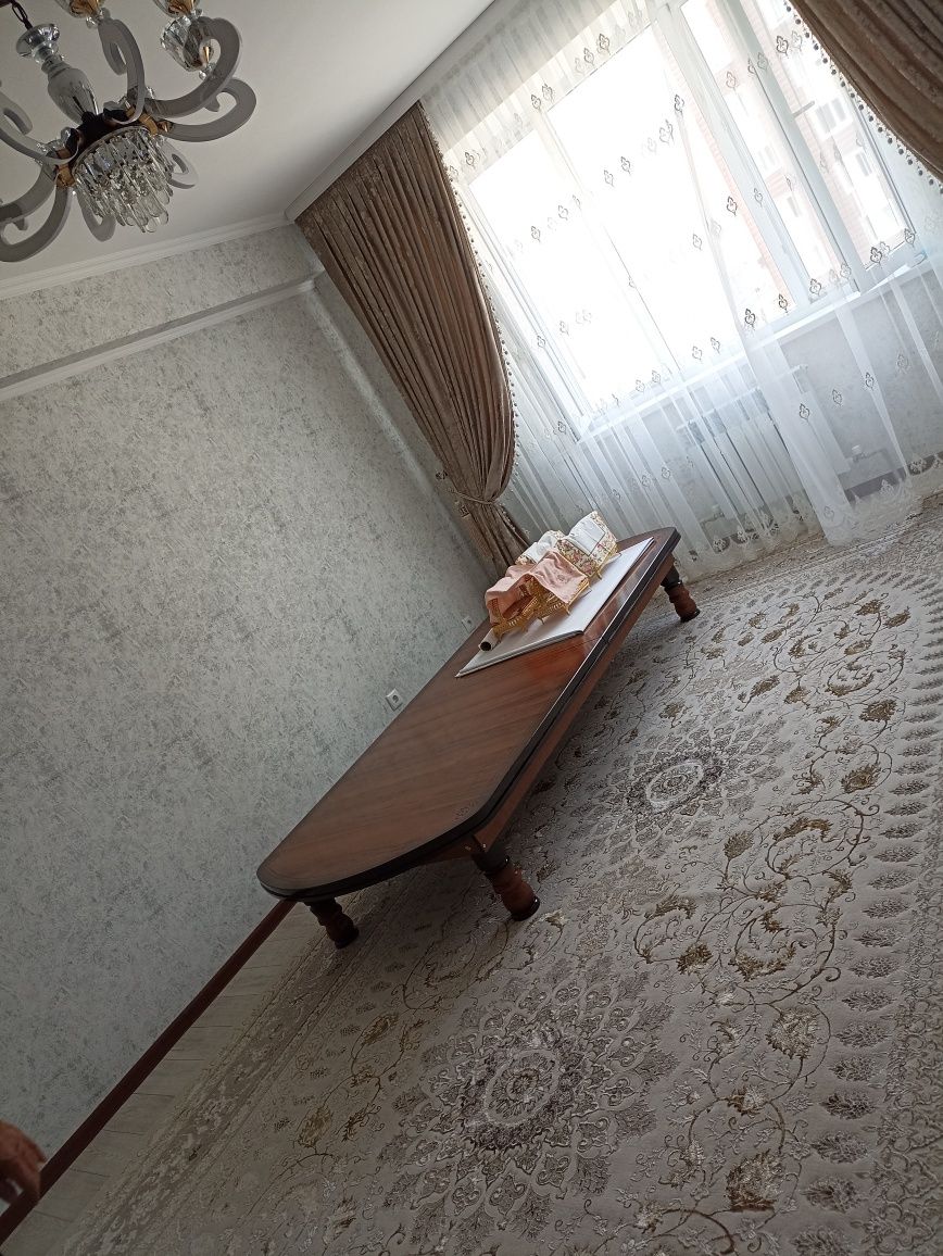Продаётся гостинный стол