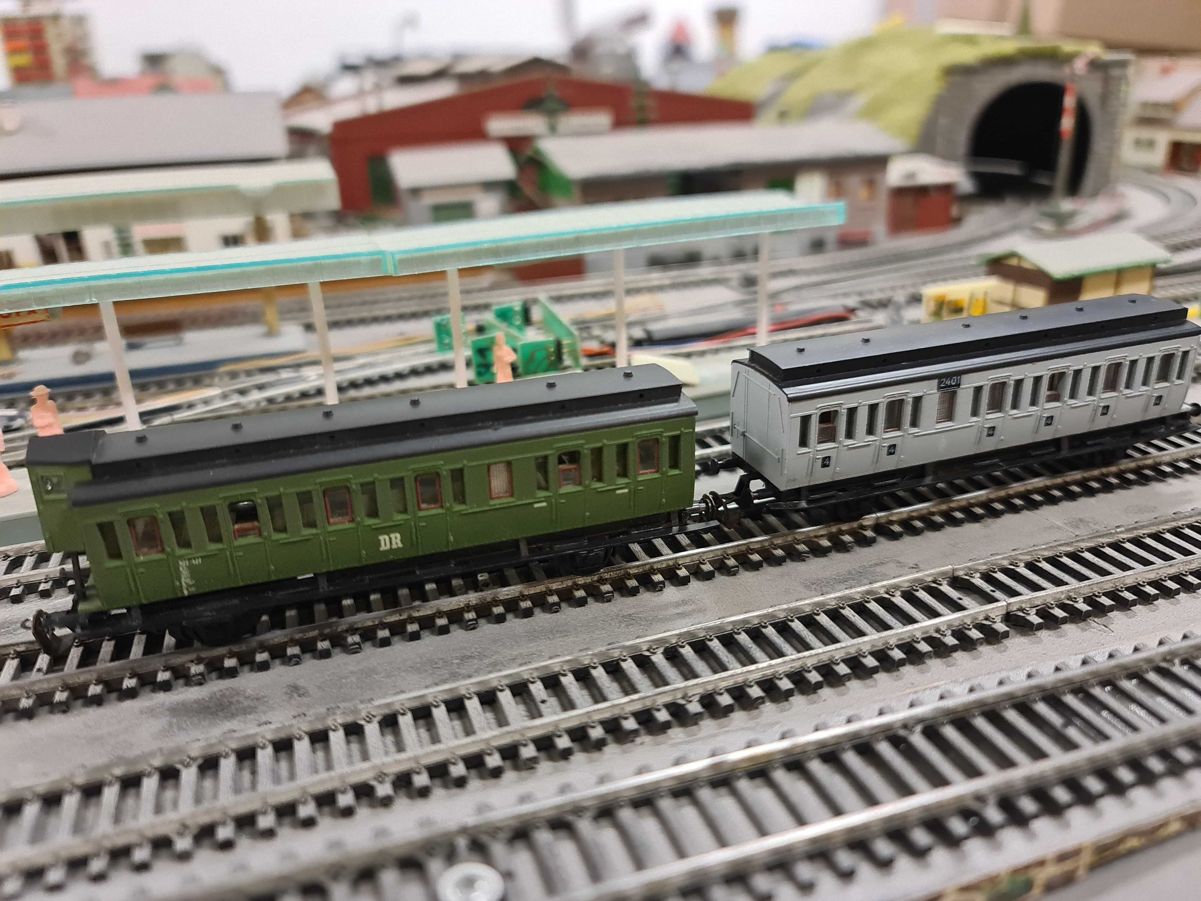 Парни локомотиви и вагони за електрически влакчета ТТ Пико Piko Tillig