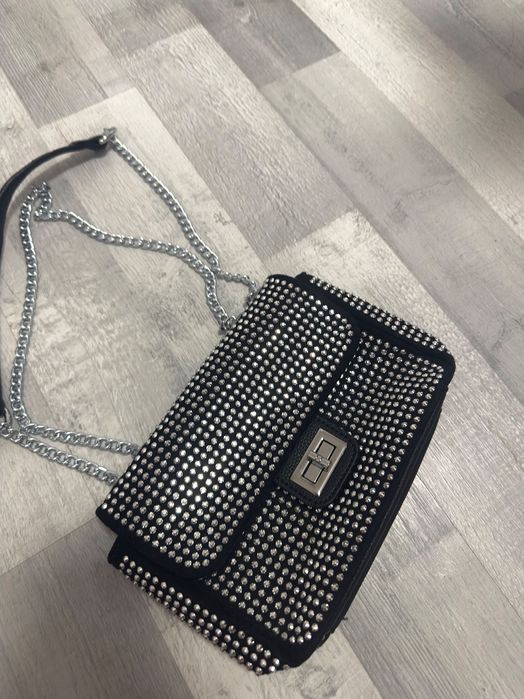 Дамска чанта с камъни