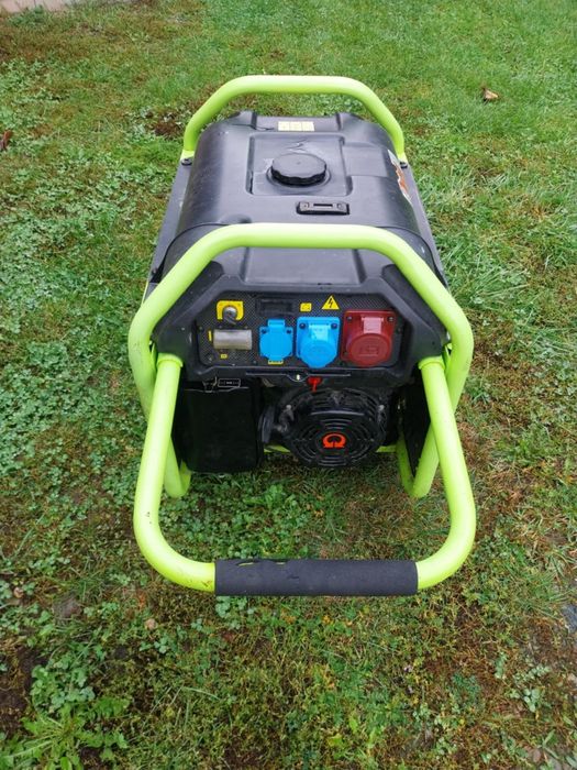 Vând generator  3000 lei