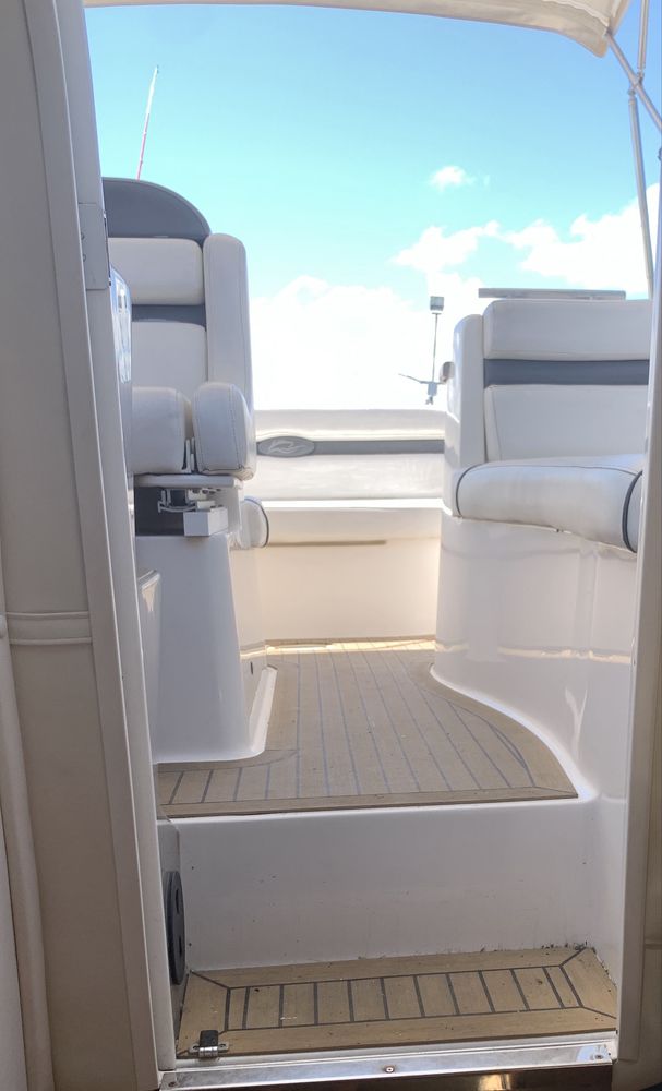 Яхта Rinker 260 Express Cruiser