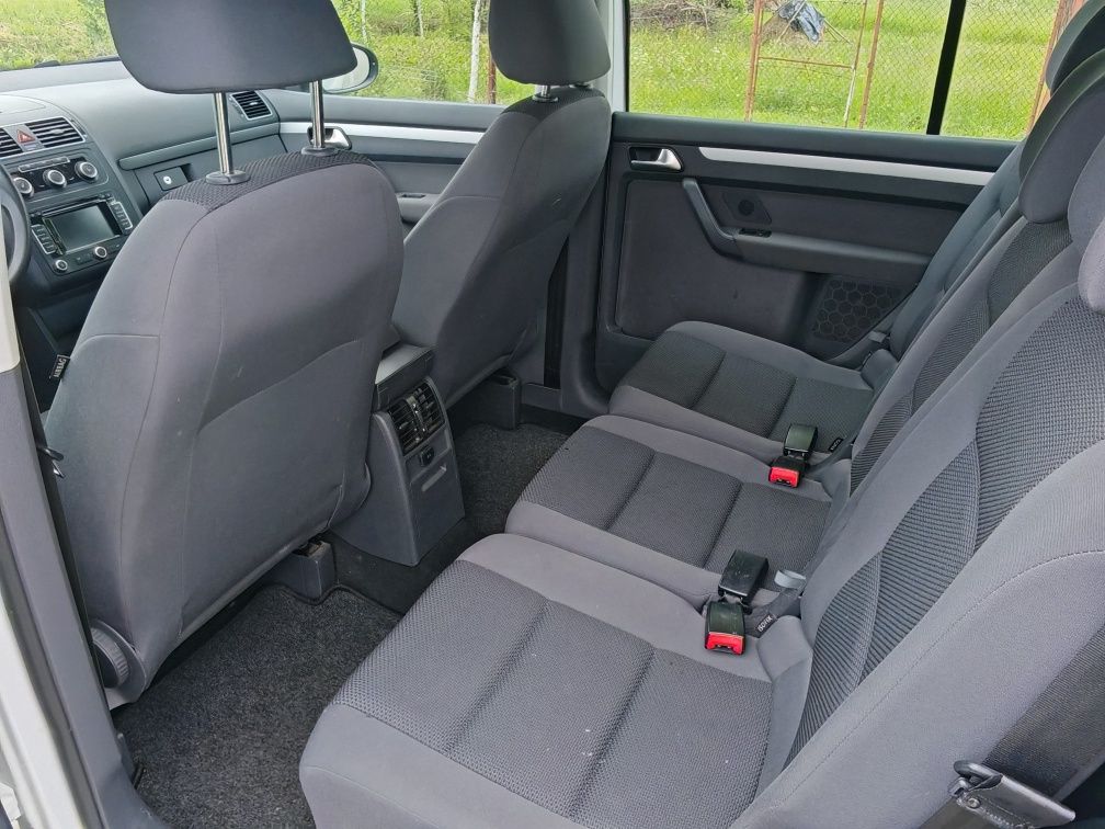 Volkswagen Touran an 2014 carte service, euro 5, consum 4,5 %
