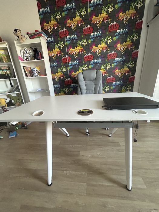 Birou + scaun de birou rotativ