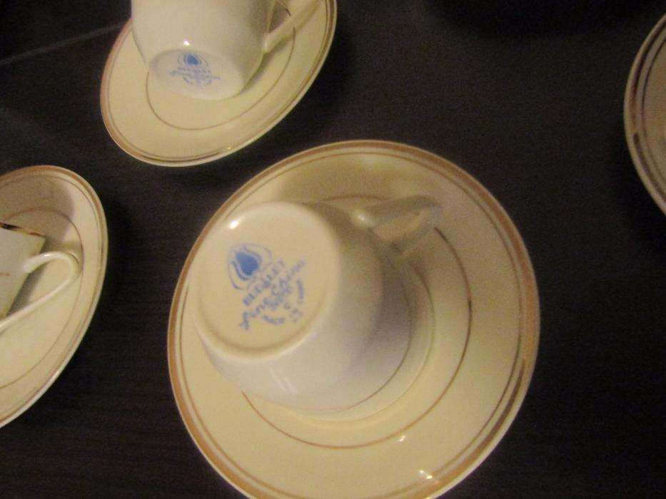 Set de 11 farfuriute cu 11 cescute portelan fin Bud Let China