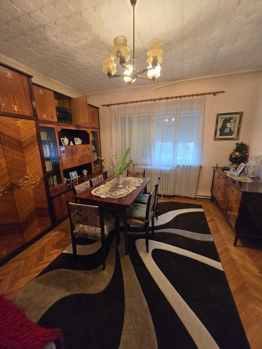 Casa individuală de vânzare