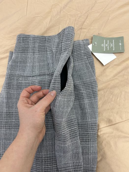 Pantaloni noi in carou H&M