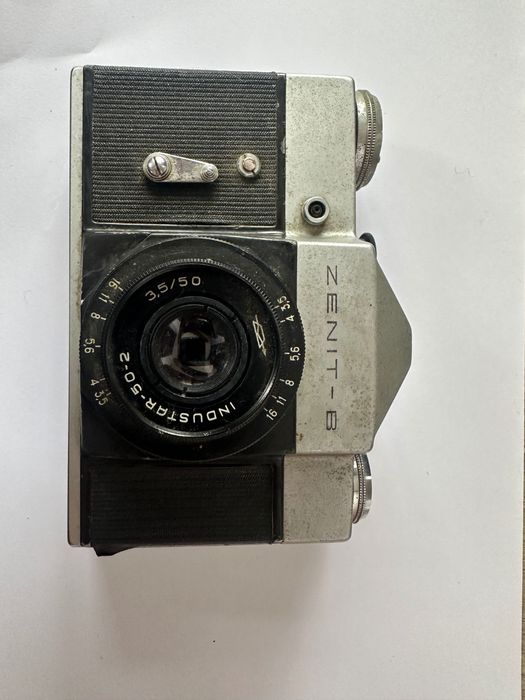 Продавам ретро фотоапарат Зенит В