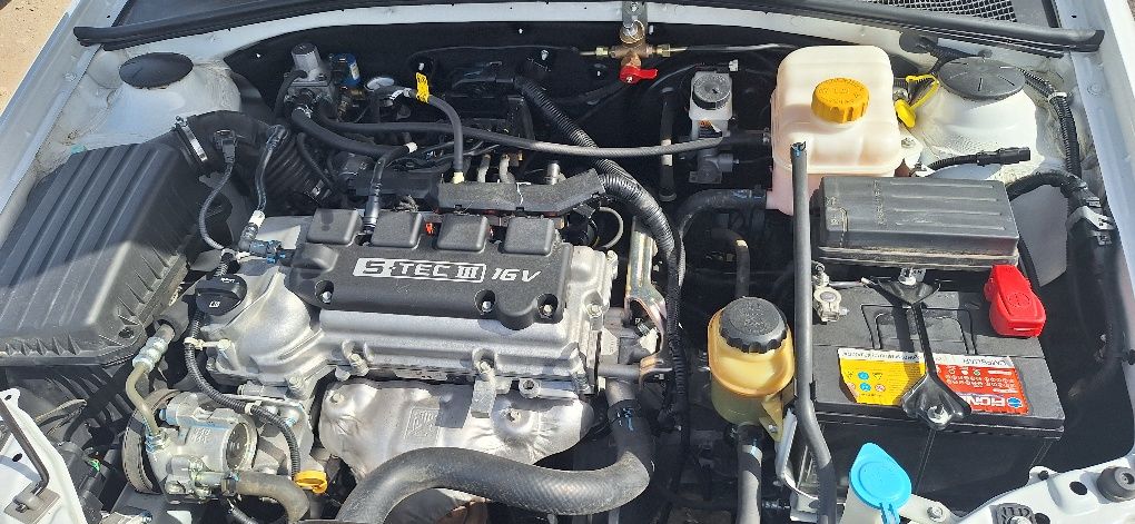Gentra mexanika 2022 yil 42000 km yurgan tesla monitor qoyilgan