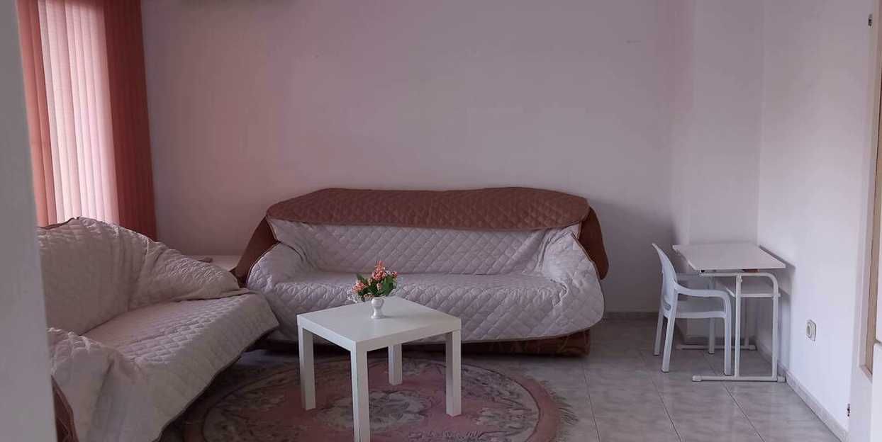 Дава се под наем Двустаен апартамент в Пловдив, Център - 65 кв.м за 315 € - Снимка #2