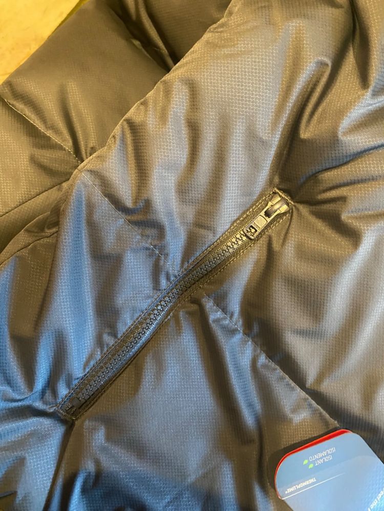 Чисто ново яке Nike.