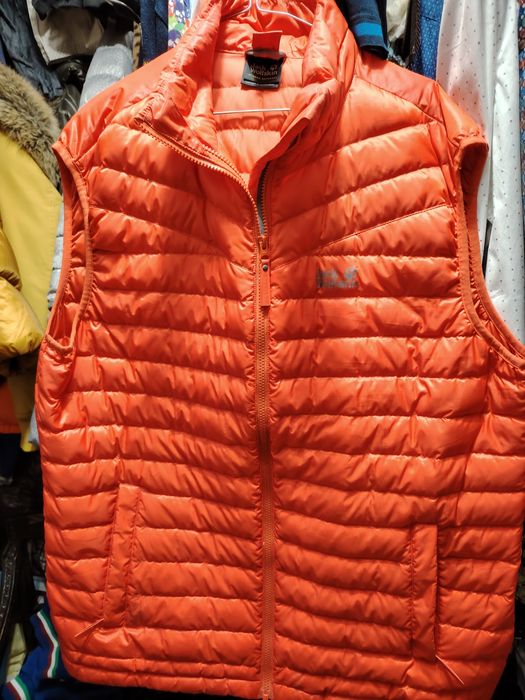 Vesta cu puf,Jack Wolfskin ,măsură XL,stare foarte buna