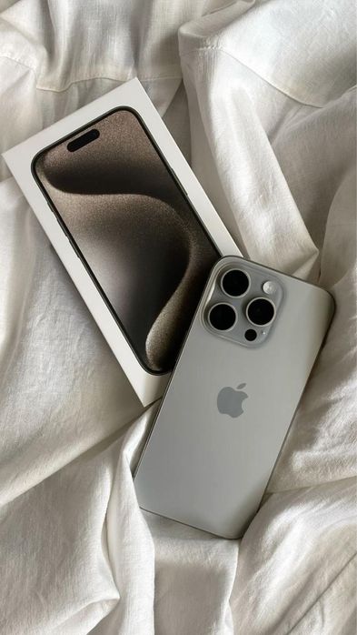 Vand foua telefoane IPhone 15 Pro