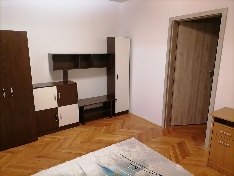 Inchriez apartament 2 camere pe Mihai Viteazu