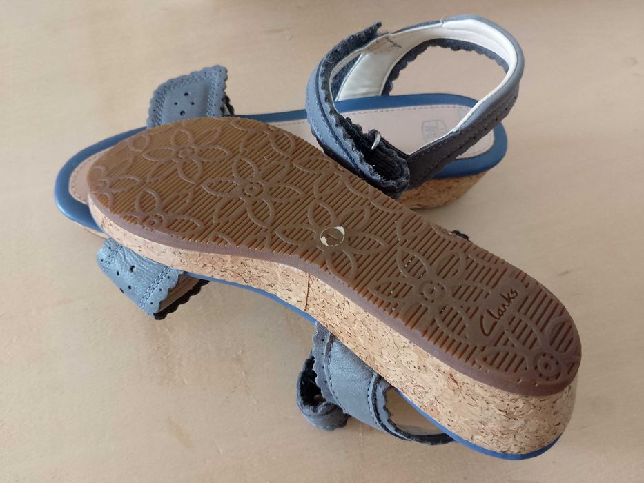 Елегантни дамски сандали с платформа